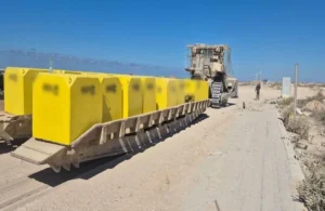 جيش الإحتلال : القوات تؤشر الخط الأصفر في قطاع غزة (فيديو + صور) جيش الإحتلال : القوات تؤشر الخط الأصفر في قطاع غزة (فيديو + صور)